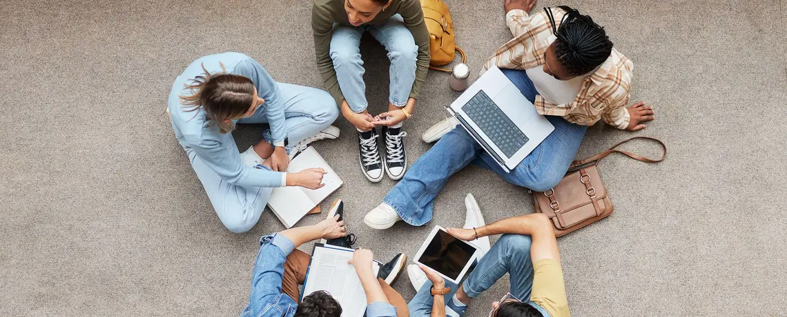 Junge Menschen in der Schule
